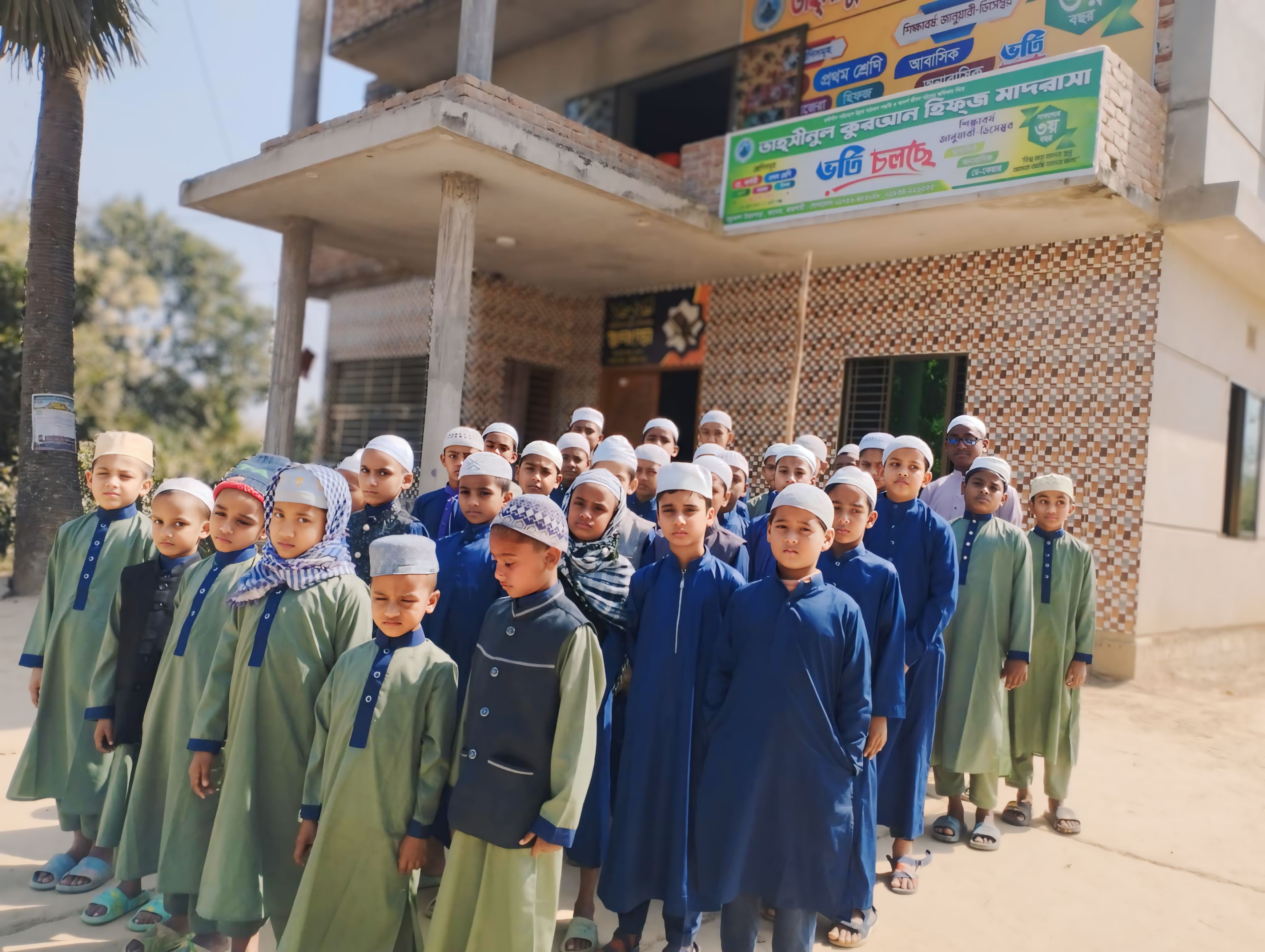 এতিম শিশুদের নিয়ে ‘রূপসী নওগাঁর’ ভালোবাসা দিবস