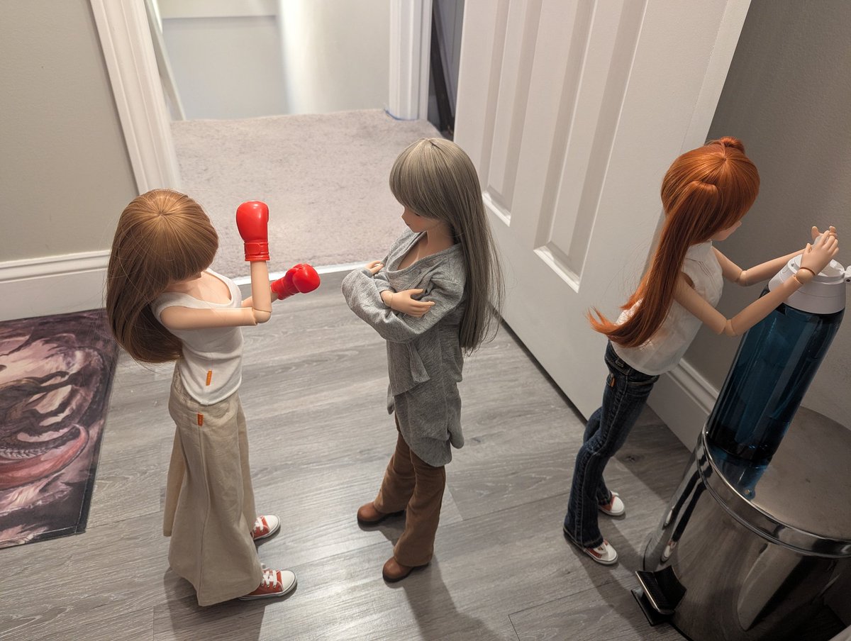 GhostKarin's tweet photo. "Aren't you cold wearing that tank top Finny?", "I admit I have goosebumps, but a good workout will fix that.", "Ahh, water." #SmartDollFelicity #SmartDollInfinity #SmartDollHaruka #SmartDoll https://t.co/0q2UxNpXeG