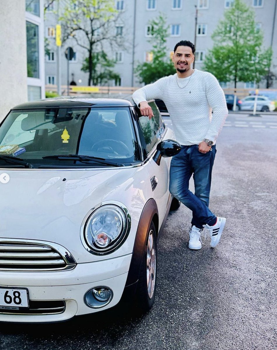fratotolo2's tweet photo. “I terroristi non arrivano sui barconi” (cit Gentiloni, 2015)

Nella prima foto, il terrorista di Monaco, l’afgano Farhad Noori, che era sbarcato in Calabria nel 2016.

Nella seconda foto, gli altri terroristi sbarcati in Italia. https://t.co/T0T0tl0Jcf