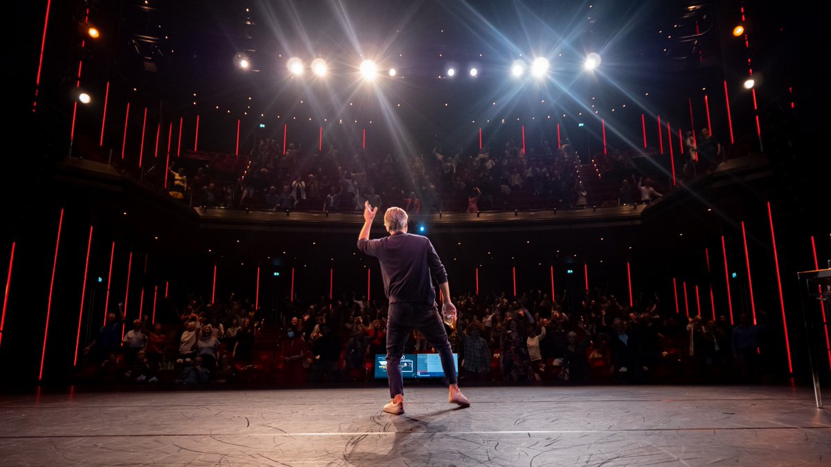 Freek Ewals (@freekewals) on Twitter photo We zoeken een nieuwe collega bij <a href="/HaagschCollege/">Haagsch College</a> 
oa voor de podcast <a href="/CafeEuropaEU/">CafeEuropa</a> 
en andere journalistieke (theater)producties👇
villamedia.nl/vacatures/func… We zoeken een nieuwe collega bij <a href="/HaagschCollege/">Haagsch College</a> 
oa voor de podcast <a href="/CafeEuropaEU/">CafeEuropa</a> 
en andere journalistieke (theater)producties👇
villamedia.nl/vacatures/func…