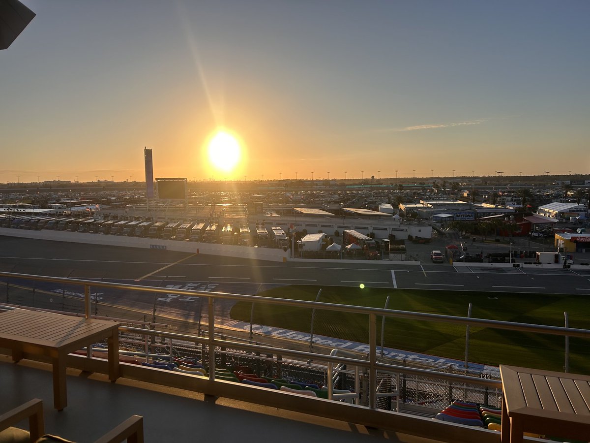Suns coming up on another awesome day here ⁦<a href="/DAYTONA/">Daytona International Speedway</a>⁩