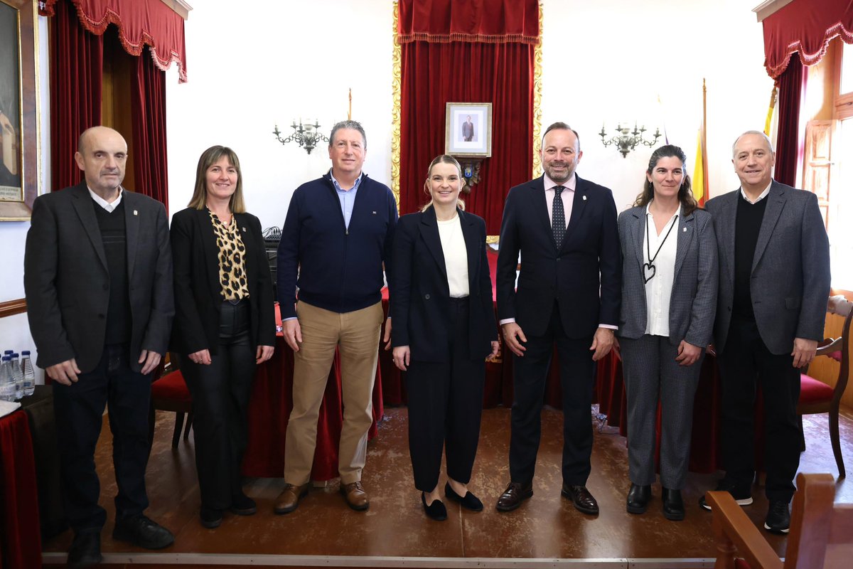 Audiència amb el batle d’Alaior, <a href="/JLBenejam/">José Luis Benejam</a>, per tractar les reivindicacions i necessitats dels veïnats. Temes en què ja feim feina de la mà, com és la millora de les infraestructures sanitàries, el nou centre de dia, en cicle de l’aigua i en la lluita contra l’oferta il·legal,