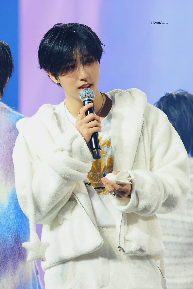 250214

#한 #한지성 #HAN #StrayKids 
#스트레이키즈