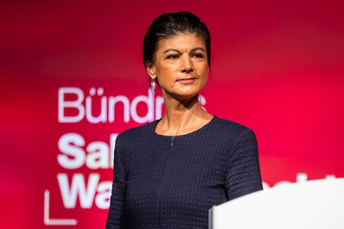 Die Bundestagswahl rückt näher, <a href="/SWagenknecht/">Sahra Wagenknecht</a> und das <a href="/Buendnis_SahraW/">BSW</a> kämpfen weiterhin um den Einzug ins Parlament. Jetzt hat sie einen Zwischenstop in #Kassel eingelegt.

Meine fotografischen Impressionen auf pressefotograf-kassel.de/bsw-wahlkampf-…

#SahraWagenknecht
#BSW
#Bundestagswahl2025
