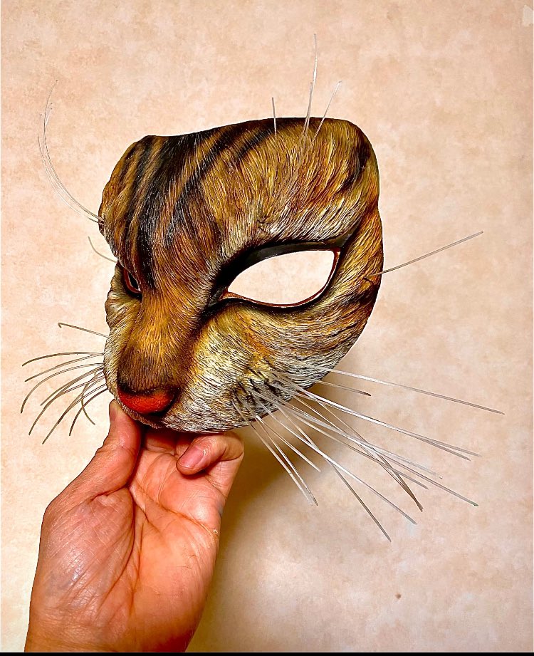 ran925's tweet photo. ロックバンド「SAYCAT」のボーカルさんのライブ用仮面を一昨年ですが
制作させて頂きました
たまにこういうのを造るのも楽しいですね
SAYCATの紹介ページのアドレスです
↓ ↓
https://t.co/FMdTOxsoAQ

#SAYCAT https://t.co/6nv2TWdIrl