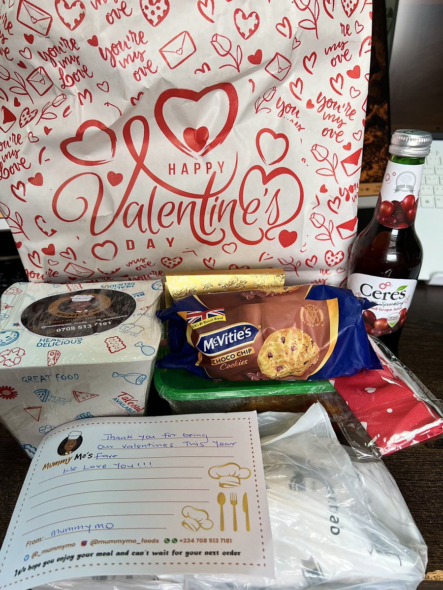 Nekie_neka's tweet image. Valentine’s gift No. 3: Mummy Mo food package w Jollof/plantain, x4 peppered turkey, juicy beef sharwarma, cookies, chocolate, ceres grape juice, etc!

They really went all out to not only feed me but make me feel very special today. Thank you sooo much @_MummyMo. I love you!😭💗