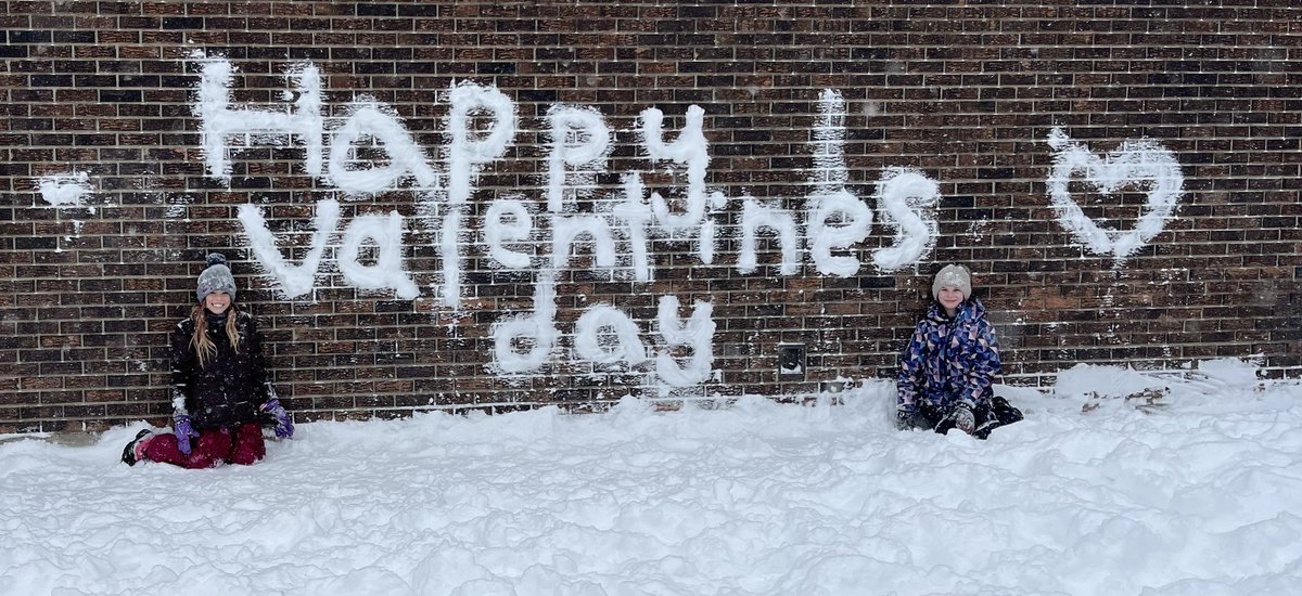 A message for all of our St. Martin de Porres families, from some very creative students who expressed themselves at recess during yesterday’s Snow Day. Happy Valentine’s Day! ❤️