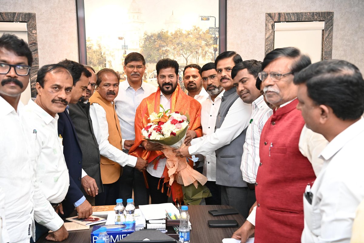 JacobBhoompag's tweet image. Representatives of the Madiga Intellectual Forum met Telangana Chief Minister Revanth Reddy.

The Madiga intellectuals expressed their gratitude to the Chief Minister @revanth_anumula for initiating the process of #SC reservation #categorization.

They also thanked Revanth Reddy…