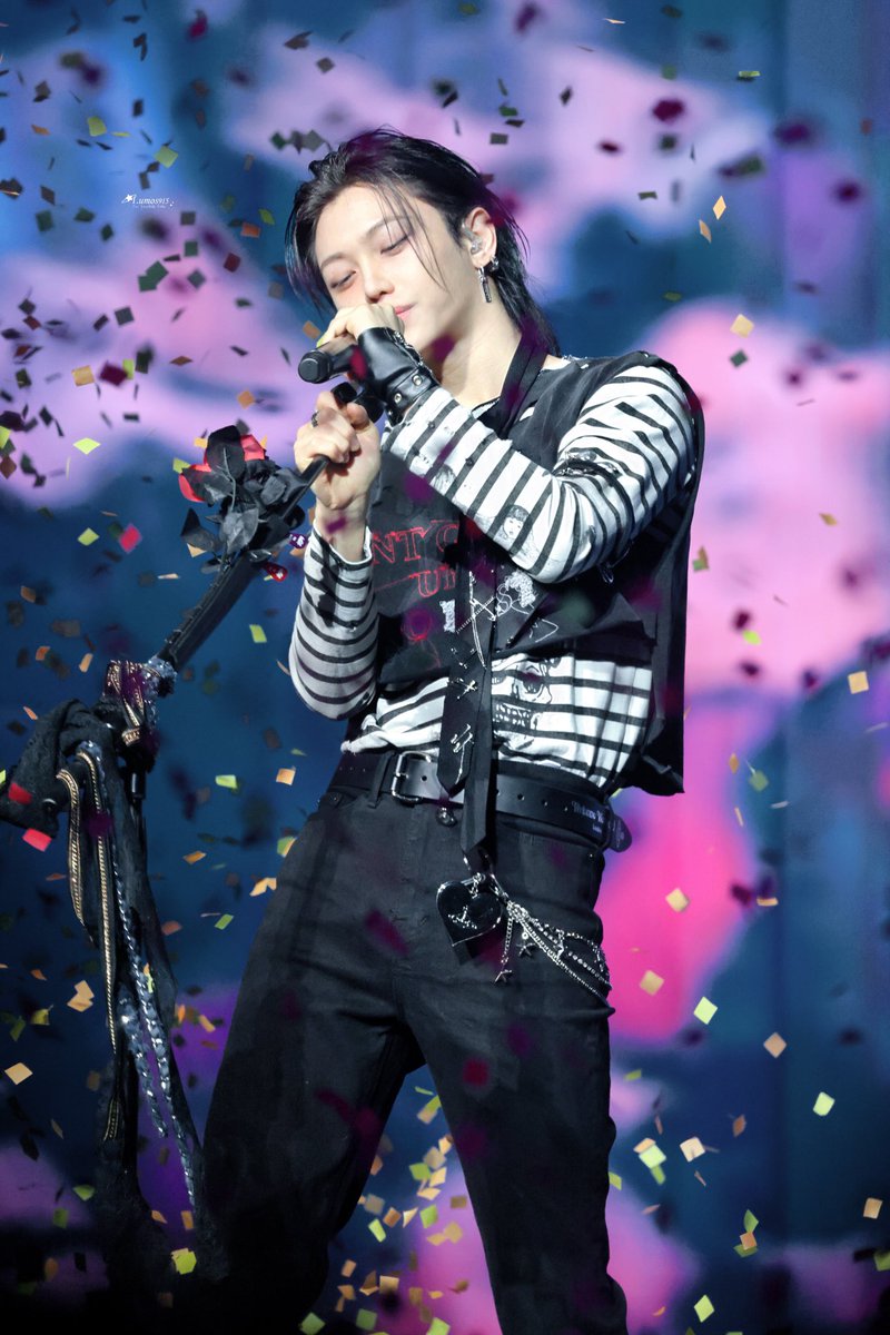 Lumos915's tweet photo. 250214 5CLOCK HD
rock star🎸⭐️
#Felix #필릭스 #straykids #스트레이키즈 https://t.co/i9VAWdwRWQ
