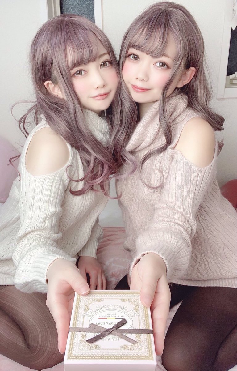 shizuku_chun's tweet photo. 💗Happy Valentine💗
双子からのチョコ受け取ってね🍫💞

#バレンタイン #リアル双子 https://t.co/eLKItM2ka2
