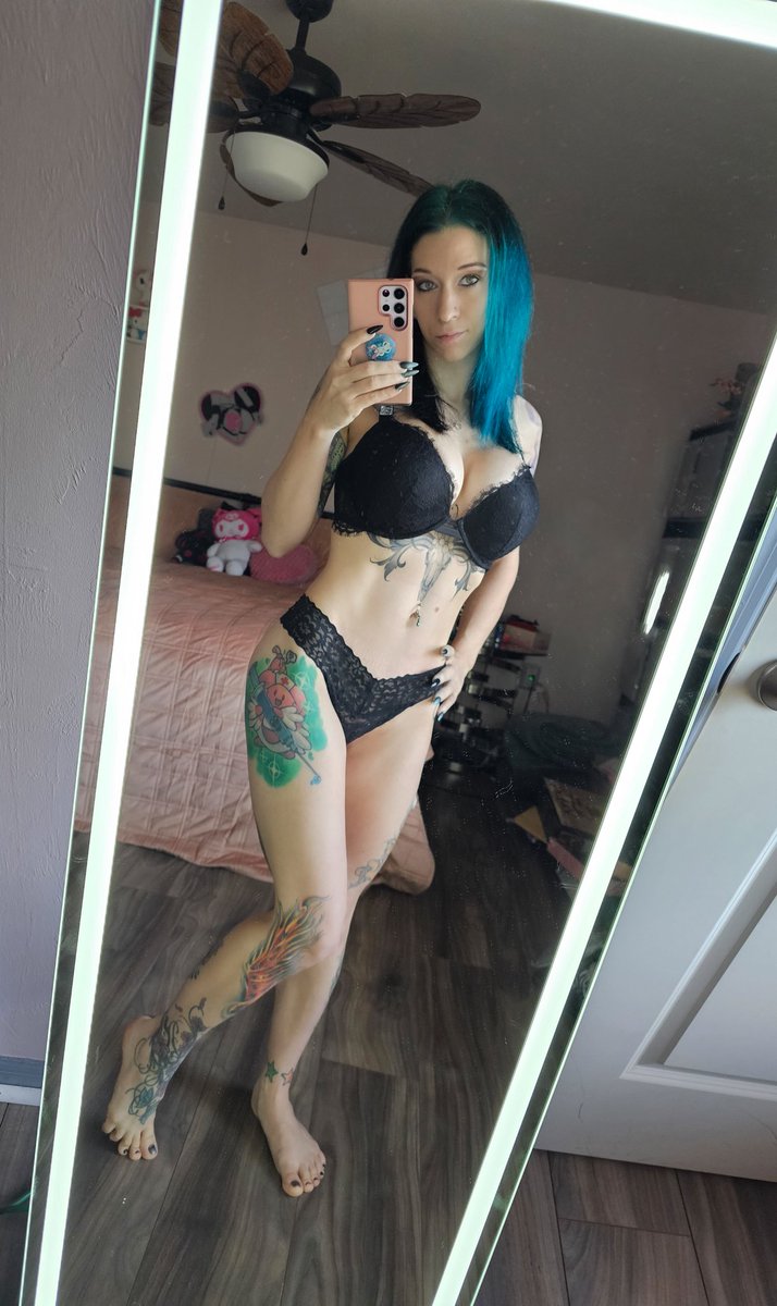 Thetoxicraine's tweet image. Happy Valentines Day ❤️ Can I be all yours today? 😁