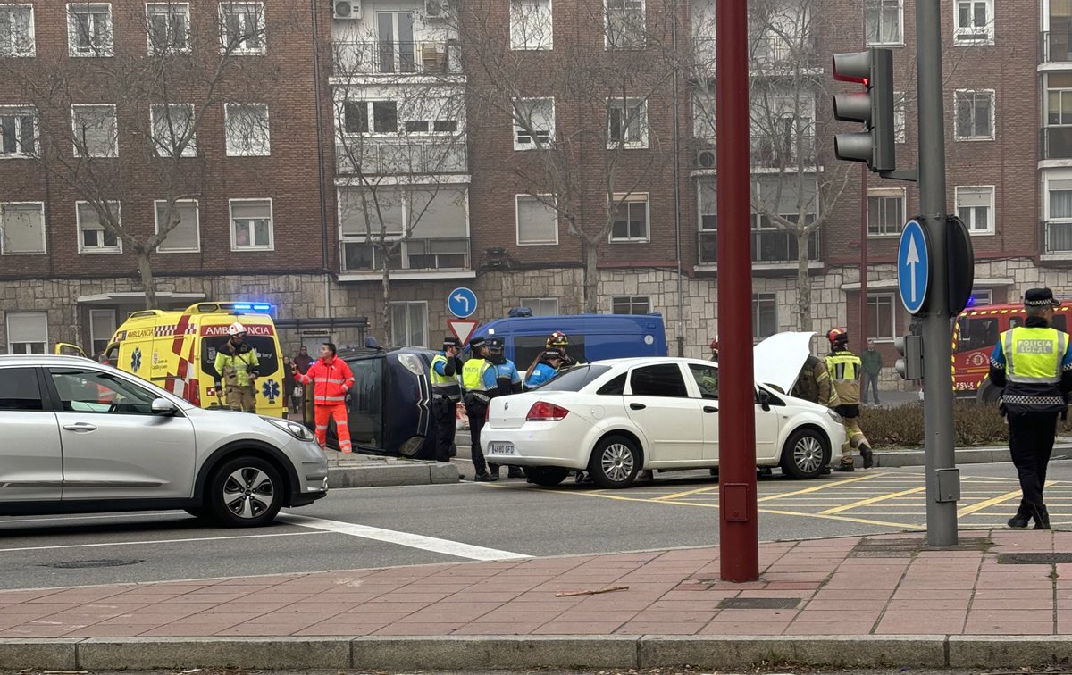 AnaRodRod's tweet image. #Accidente en Paseo Zorrilla a la altura del LAVA. Gran despliegue. #Valladolid