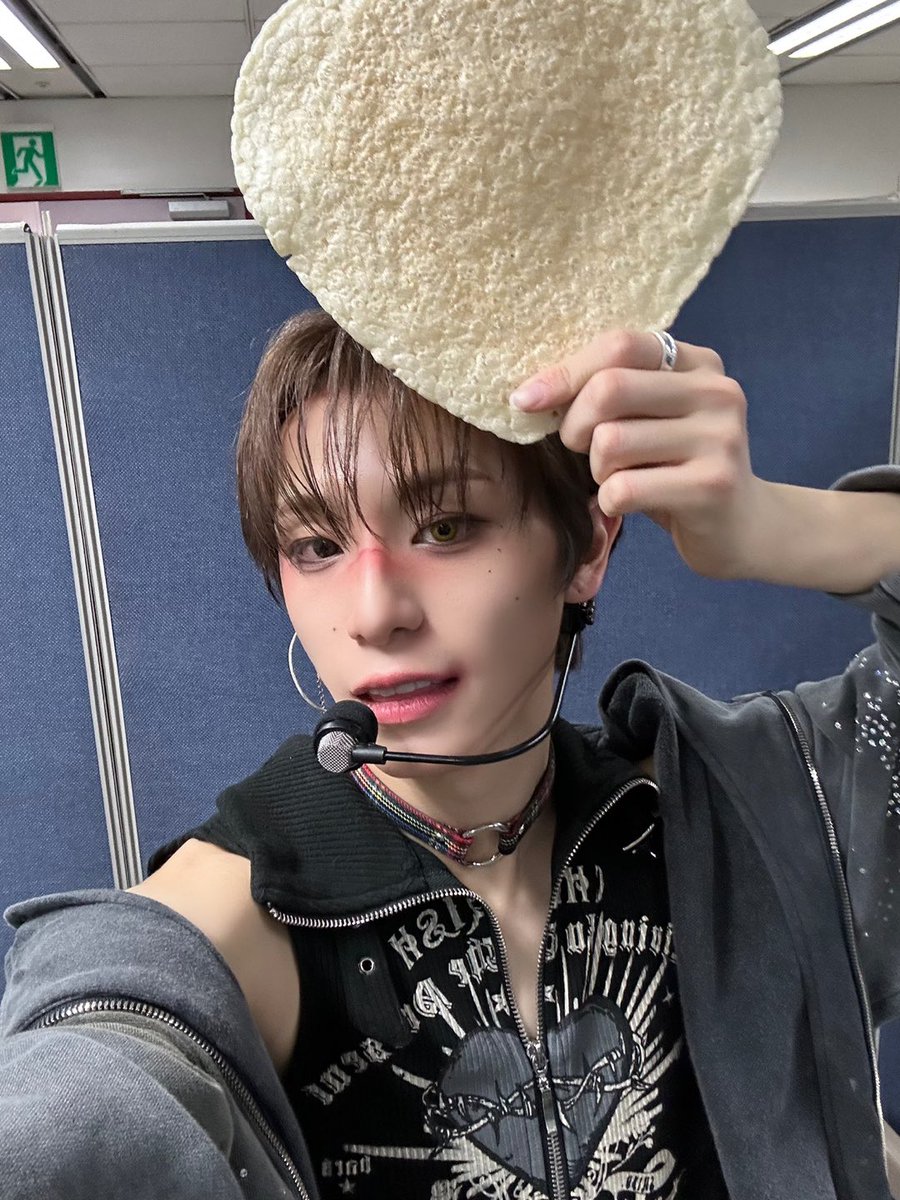 ♥︎𝑯𝒂𝒑𝒑𝒚 𝑽𝒂𝒍𝒆𝒏𝒕𝒊𝒏𝒆’𝒔 𝑫𝒂𝒚♥︎
XLOVからハートのプレゼント🎁

♡日本公演も要チェック
#XLOV 1st PREMIUM TOUR in JAPAN -𝐗:𝐎𝐧𝟏𝐲-
♥︎ 𝑳𝑰𝑽𝑬
🔗 m-ore-day.com

♥︎ 𝑻𝑰𝑪𝑲𝑬𝑻
🔗 neo-space.shop

#WUMUTI #RUI #HYUN #HARU