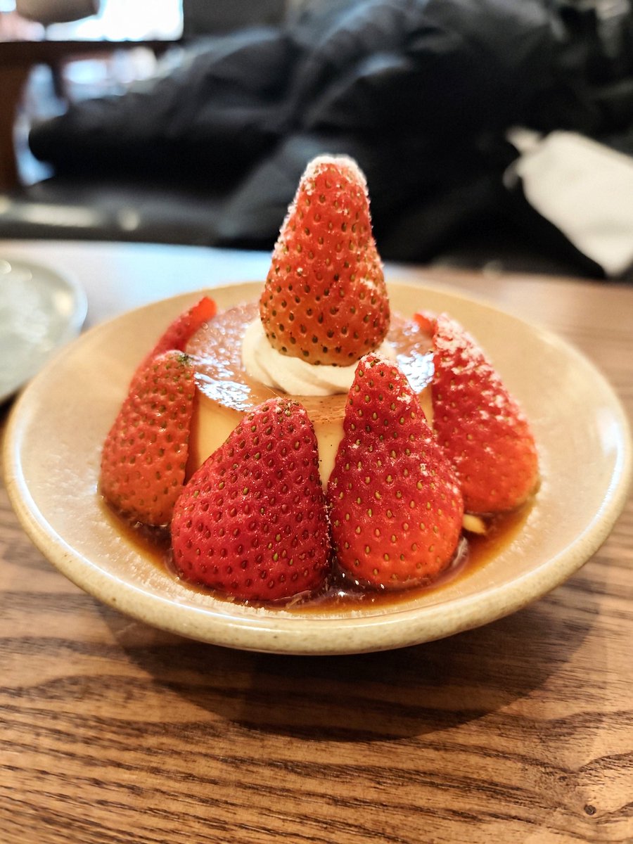 今日我與草莓甜點有個約會❤️