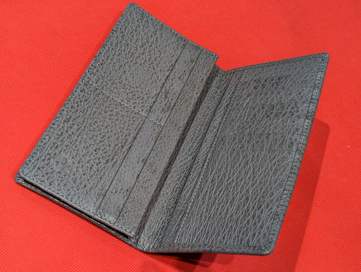 sharkskesennuma's tweet image. 2/14(金)
2025年営業35日目
お疲れさまです🙇
【サメ革長財布】こちらのカラーはグレー。プレゼントにご購入いただきました。
年代を問わずどなたにも素敵なカラーとしてお選びいただいています。
喜んでいただけますように☺️

#サメ革 #長財布 #sharkskin #shark #鮫 #サメ #気仙沼 #シャークス