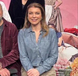 Çoook Özledik #OzgeOzberk 🥺❤️ #ÖzgeÖzberk Dizi sinema ya da dijital de bir proje 🙄Artık ekranlara dönnn. Neden diger kadın oyuncular gibi tiyatro ve dizi bir arada olmasın ki <a href="/ozgeozberk/">ozge ozberk</a> Çok özlüyoruz. En azında biz fanlara diger kadın oyuncular gibi güzel paylaşımlar yapılsa