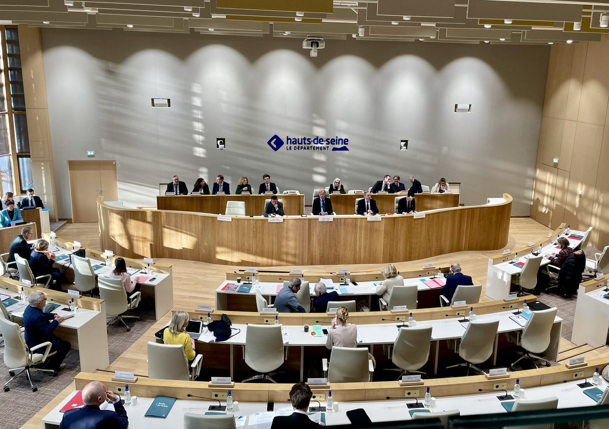 #HautsdeSeine Aujourd’hui en séance publique, 34 rapports seront votés par vos élus de la majorité départementale, dont : 
🌳 Le rapport #DéveloppementDurable 2024
📊 Le débat d’orientation budgétaire #DOB2025