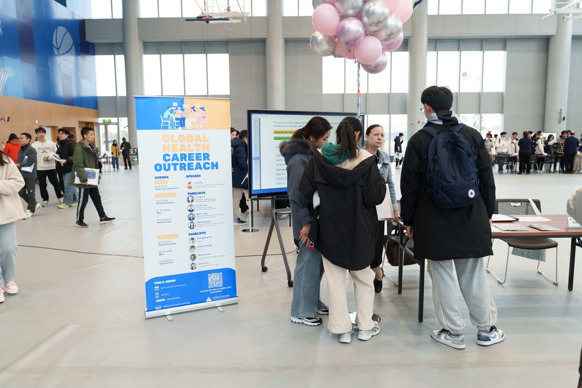 DukeKunshan's tweet photo. Swipe through highlights from the 2025 #MajorFair, where DKU Classes of 2027 and 2028 met future faculty and explored their academic paths. All undergrads declare major in their second year after exploring the #interdisciplinary liberal arts curriculum at #DKU. https://t.co/5PHOOZlivz
