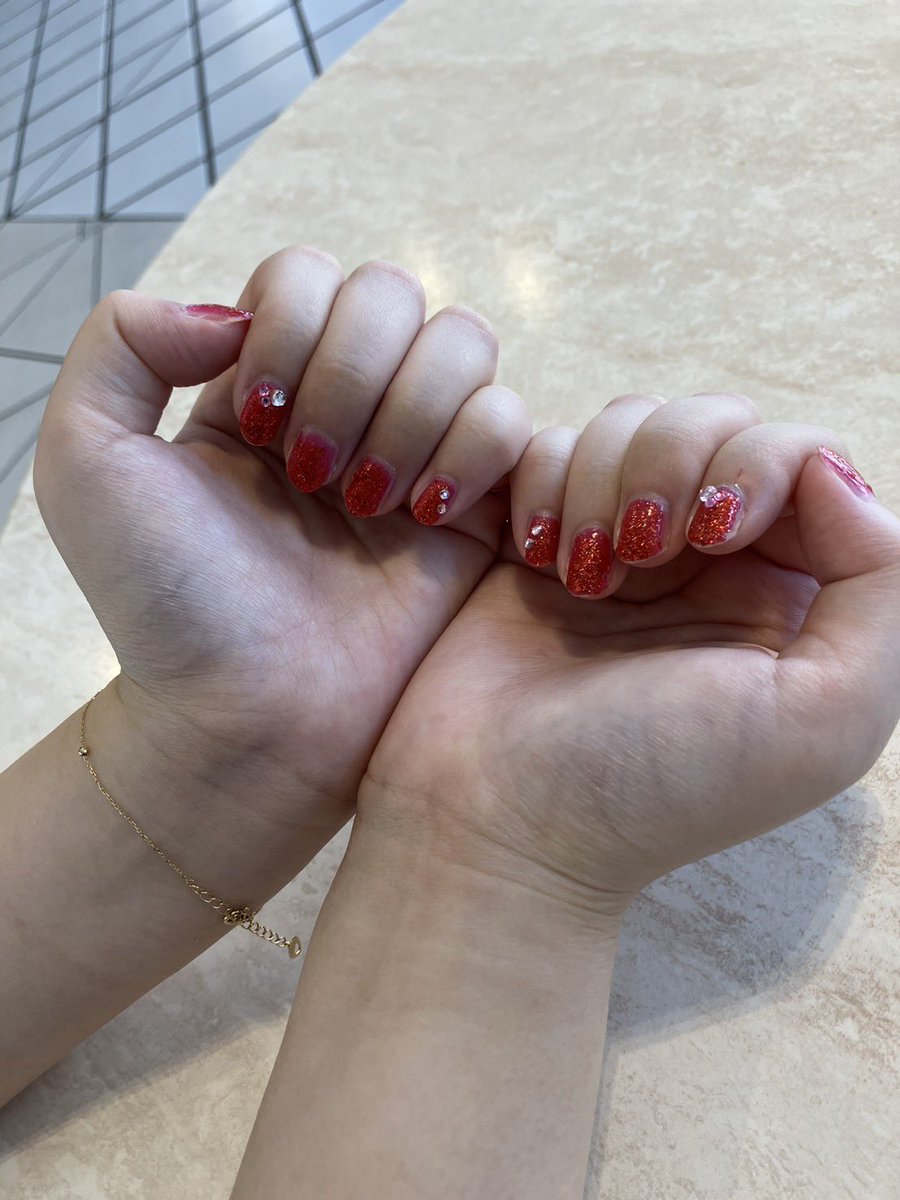 FerPeachee0404's tweet photo. 自分用ペルソナ関連ネイル保存💅🏻

ペルソナライブツアー2024🌟
5意識で赤ラメでキラキラに！
シンプルだけど、光に当たるとめちゃめちゃ可愛かった〜 https://t.co/1DQbfa4tg7