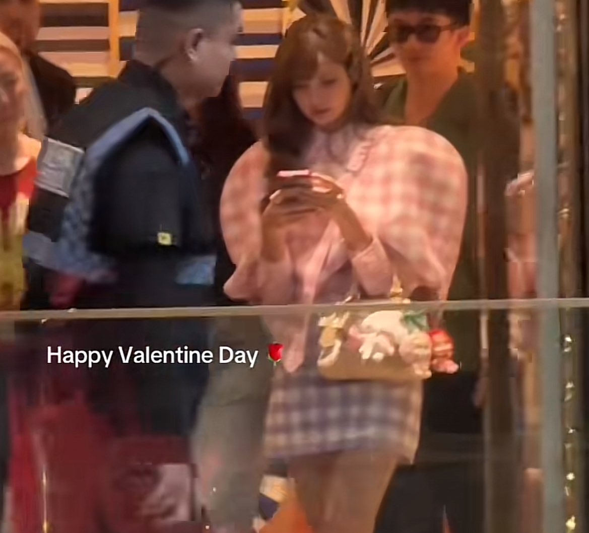 สวยจังเลยค่ะคุณหนู

#LISA <a href="/wearelloud/">LLOUD</a>