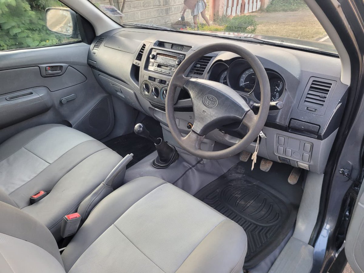PowermatB's tweet photo. Toyota hilux 2011 model 

- local assembly 
- 2500cc diesel 
- manual 2wd 

@ 1.75m

#PowermatMotors
#Psl #TT #MasingaTT 
#SunsetCorsa #NyahururuTT 
#CarTwitter #SpaceYaMagari #Hilux 
#Dmax #Toyota #Revo #VW #Audi 
#Demio  #PsLTD #Kasarani #MagariMoto 

📍 Kasarani 
📲 0721690290 https://t.co/5WSyMER6gY