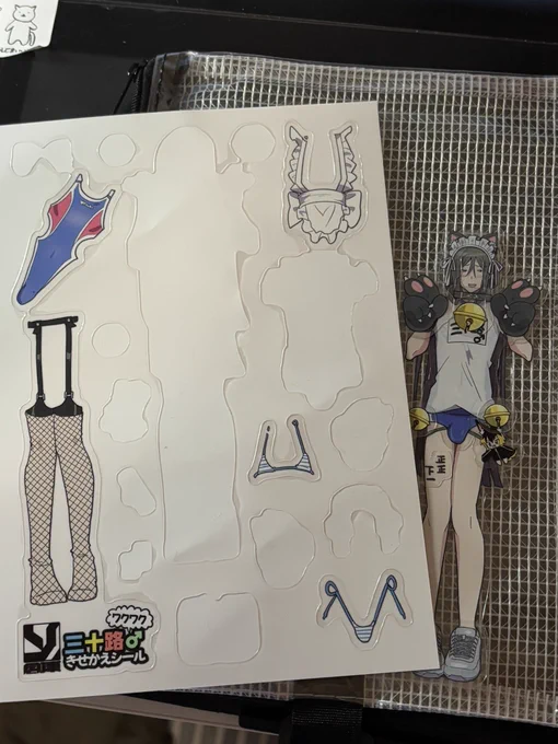 写真載せられるかんじに遊んでみました!アクリルとかに貼ったらアクスタっぽくなるかも!(アイテム数の都合上アイテム同士を切り離すが必要な場合があります) #COMITIA151 