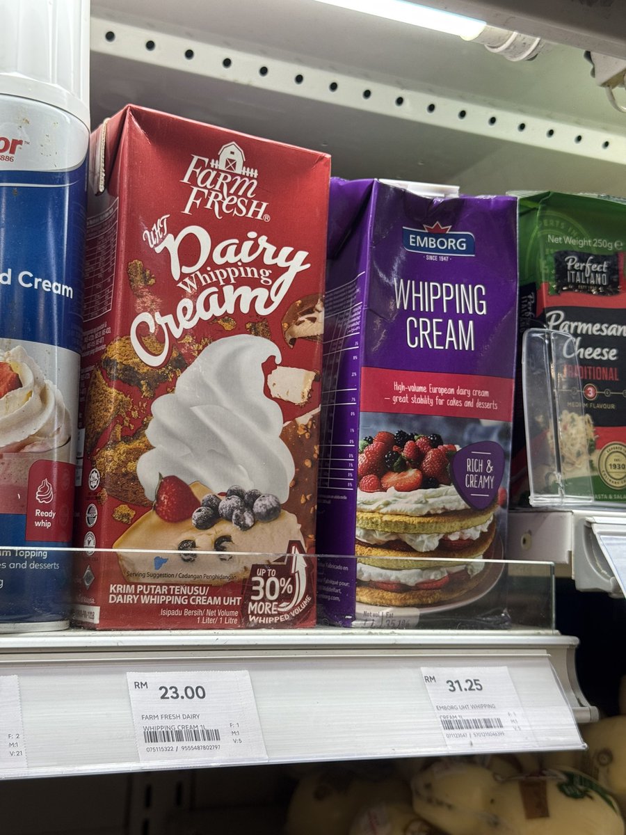 pickyhn's tweet photo. Update, aku pergi Lotus. Ada! Ada 2 jenis, iaitu salted dan unsalted.

Yes, memang butter. Tak campur minyak sawit 

Dan baru tahu Farm Fresh ada whipping cream. Ni dah lama ke? https://t.co/APXD2gtxAC