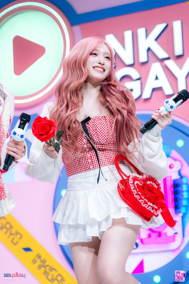 picsleeseo_'s tweet photo. MC #LEESEO sbs inkigayo onsite photos https://t.co/NzKJFgw7Cs