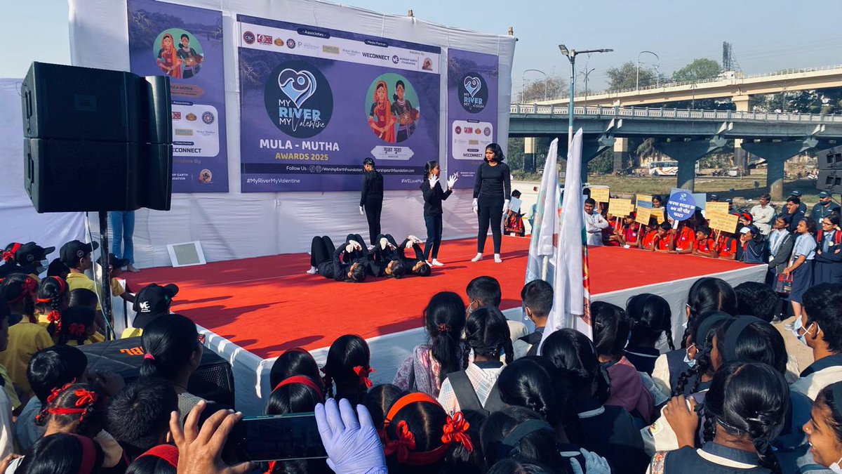 केंद्रीय संचार ब्युरो, पुणे आज #MyRiverMyValentine या उपक्रमात सहभागी झाले होते.

नदी काठचा परिसर स्वच्छ करण्याच्या या अभियानाला पुण्यातील शैक्षणिक संस्था व विद्यार्थ्यांनी उत्स्फूर्त प्रतिसाद दिला.

#Pune #SwachhBharat

<a href="/airnews_pune/">AIR News Pune</a> <a href="/PMCPune/">PMC Care</a> <a href="/CBC_MIB/">Central Bureau of Communication (CBC)</a>