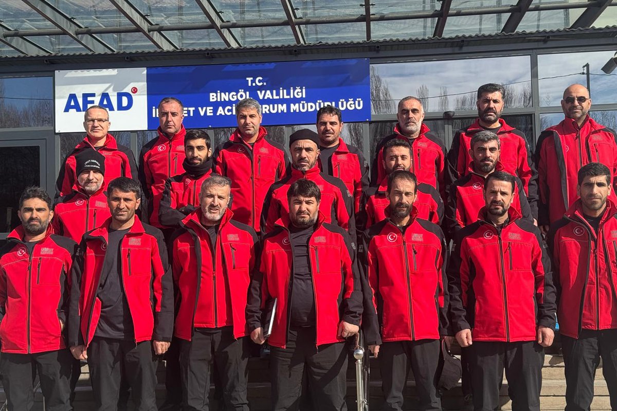 Umut Kervanı Afet Yönetimi (@umutafetyonetim) on Twitter photo 📍BİNGÖL…
Bingöl Arama Kurtarma Ekibimiz kuruldu.
Umut Kervanı Afet Yönetimi Başkanlığı olarak, hizmet halkamızı genişletmeye devam ediyoruz.
Arama Kurtarma ekibimiz Bingöl'ümüze hayırlı olsun…
<a href="/umutkervanivkf/">Umut Kervanı Vakfı</a> 📍BİNGÖL…
Bingöl Arama Kurtarma Ekibimiz kuruldu.
Umut Kervanı Afet Yönetimi Başkanlığı olarak, hizmet halkamızı genişletmeye devam ediyoruz.
Arama Kurtarma ekibimiz Bingöl'ümüze hayırlı olsun…
<a href="/umutkervanivkf/">Umut Kervanı Vakfı</a>