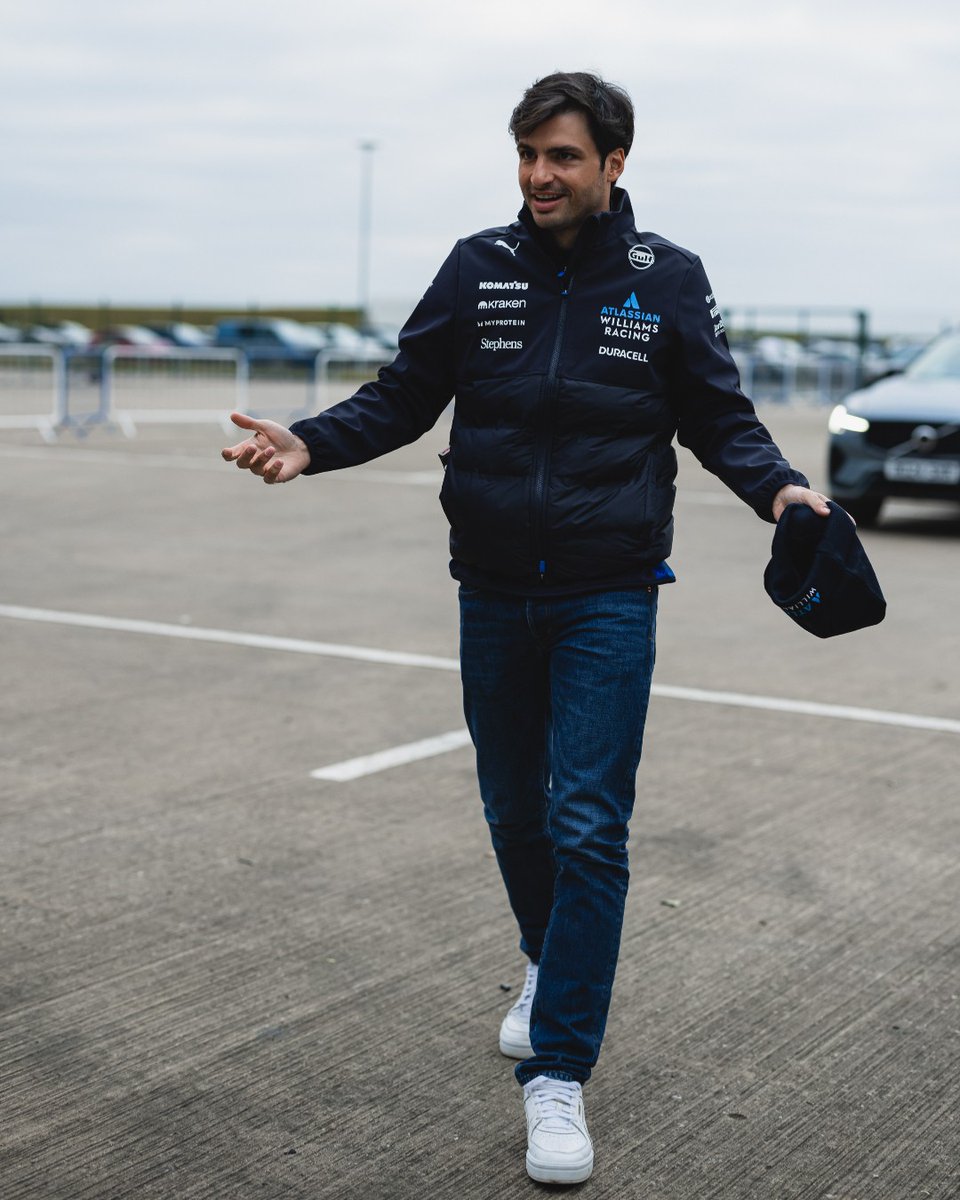 It's FW47 Launch Day 🙌

Alex and Carlos have arrived at Silverstone and are ready to go 👊