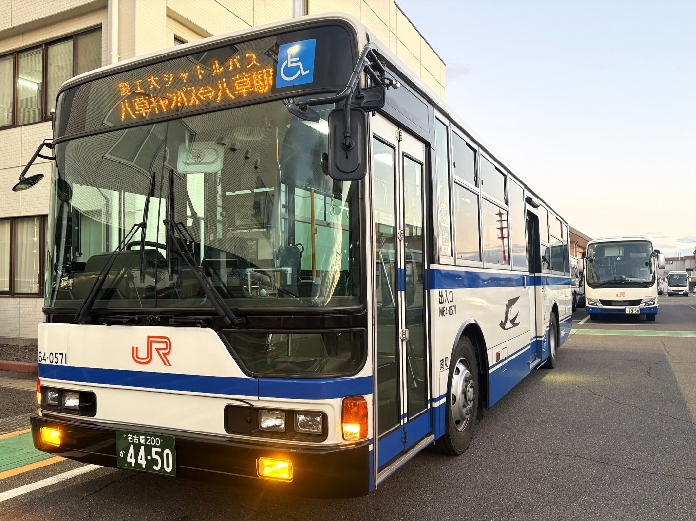 ファイル:JR-Tokai-bus-747-09951-Kanazawa.jpg - Wikipedia