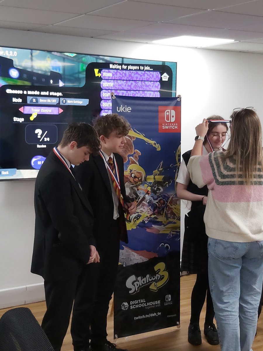 ComputingAtDAS's tweet image. Rewind back to last Friday, where our esports team won the regional round of the @DigSchoolhouse  Splatoon 3 tournament. Well done Emily, Jack, Edward and Lucas! We also had fantastic commentary from William and Oliver, along with Mo assisting with the Twitch streaming. #eSports