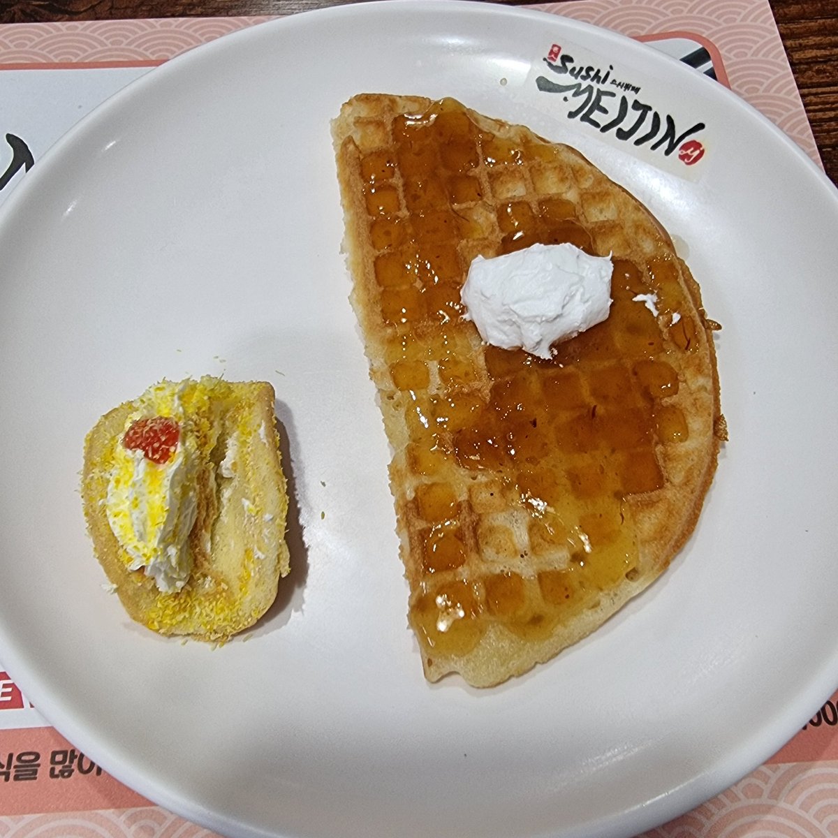 오래간만에 스시메이진 왔는데ㅠ

실망이다ㅠ

리뉴얼 하더니 너무 별로네...

내일은 맛있는 거 먹어야지~

😁