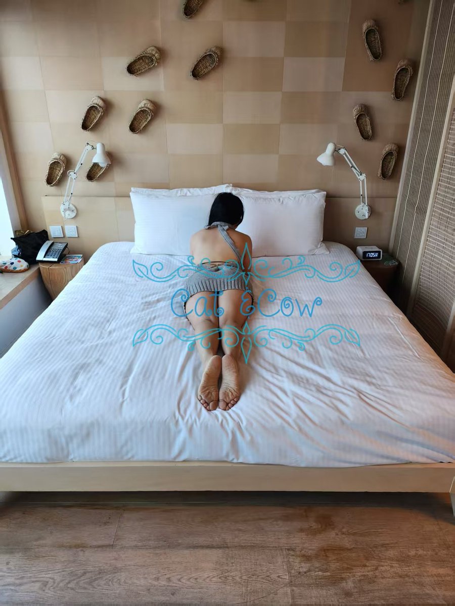 今日情侶無人得閒，招搵小鮮肉玩，有無小鮮肉得閒一齊玩呢？如果有可以dm我地嫁……