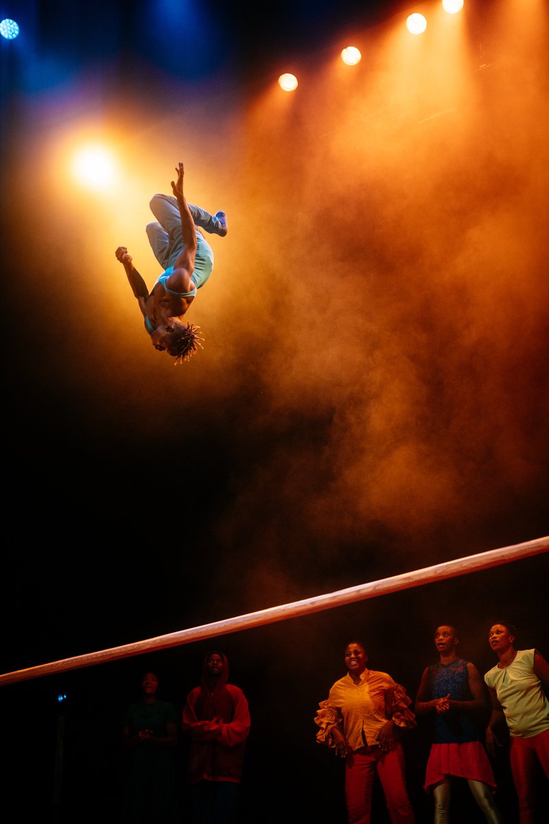 Sur le pont des arts - RFI (@pontdesartsrfi) on Twitter photo 🤸♂️🎪🤸Acrobates, danseurs, gymnastes ou encore chanteurs, les circassiens guinéens du Circus Baobab reviennent à Paris.
👉Du 12 février au 02 mars à la <a href="/Projet_Scala/">Le Projet Scala</a>.
📌Rendez-vous à 16h10, ils viendront nous parler de "Yongoyely" au micro de <a href="/NathalieAmar/">Nathalie Amar</a> sur <a href="/RFI/">RFI</a> 🤸♂️🎪🤸Acrobates, danseurs, gymnastes ou encore chanteurs, les circassiens guinéens du Circus Baobab reviennent à Paris.
👉Du 12 février au 02 mars à la <a href="/Projet_Scala/">Le Projet Scala</a>.
📌Rendez-vous à 16h10, ils viendront nous parler de "Yongoyely" au micro de <a href="/NathalieAmar/">Nathalie Amar</a> sur <a href="/RFI/">RFI</a>
