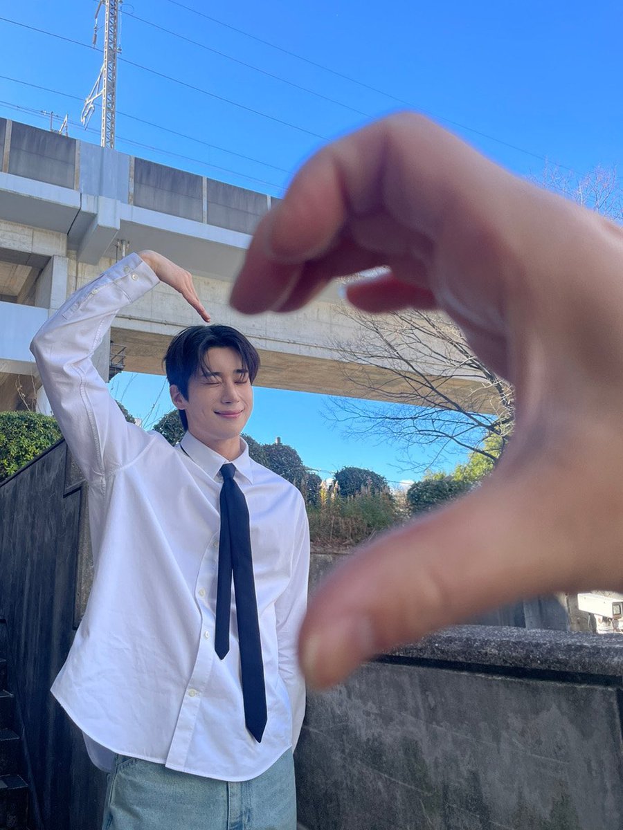 swoovely's tweet photo. happy valentine’s day from wooya 💗 https://t.co/DyXPMSxjRI