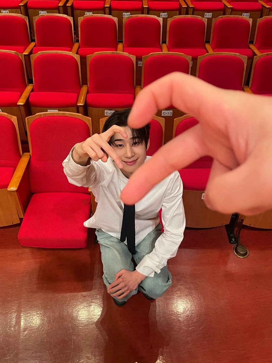 swoovely's tweet photo. happy valentine’s day from wooya 💗 https://t.co/DyXPMSxjRI