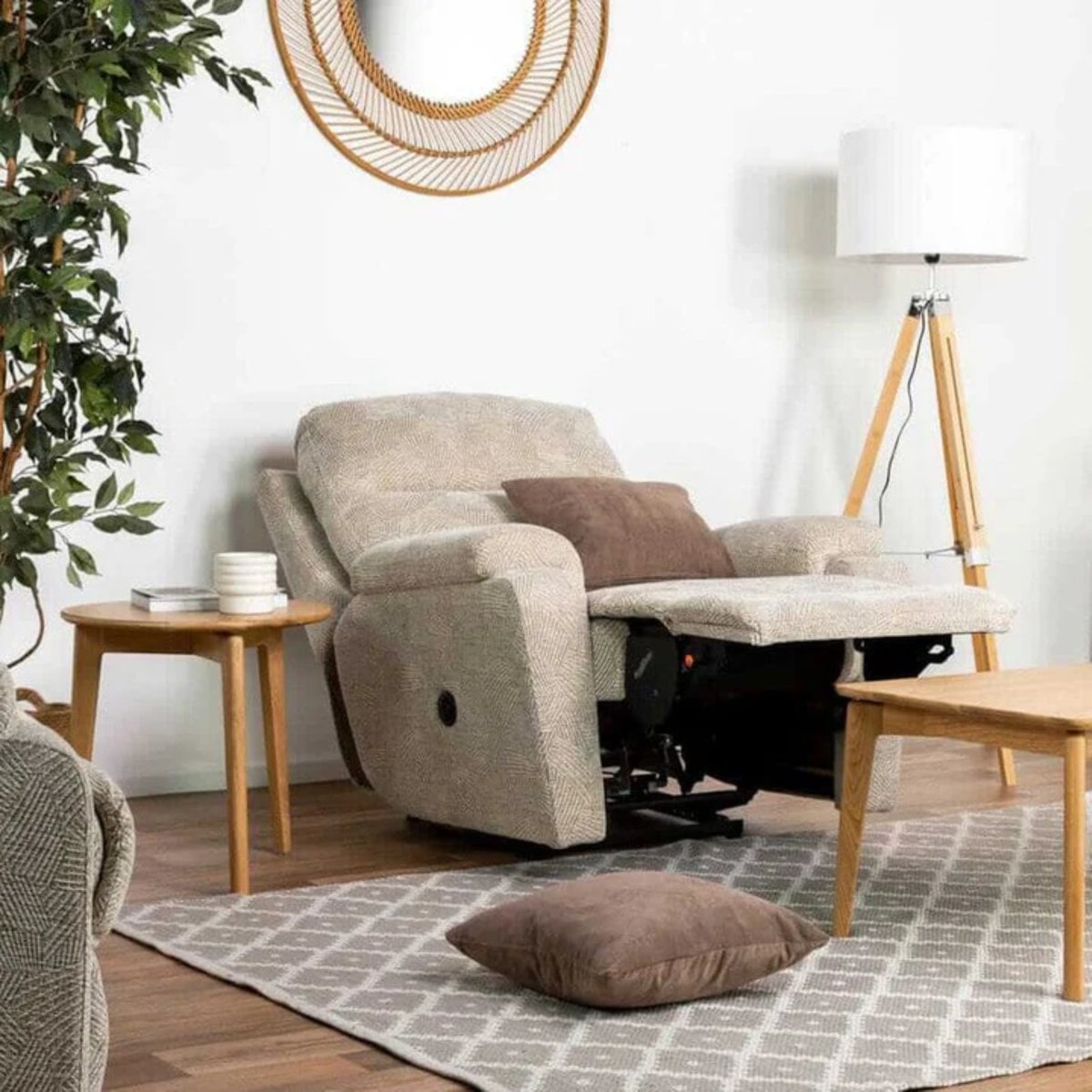 FWHomestores's tweet photo. Your perfect spot to unwind! The Townley 1-Seater Recliner Armchair is all about comfort—whether it’s movie nights, afternoon naps, or cosy family moments. Sit back, relax, and enjoy pure relaxation in style.

#FWHomestores #UltimateComfort #FamilyRelaxation #HomeStyle https://t.co/2W3h2UEgIV