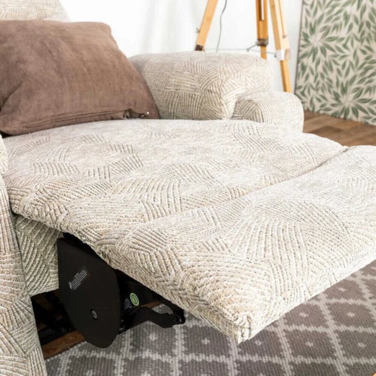 FWHomestores's tweet photo. Your perfect spot to unwind! The Townley 1-Seater Recliner Armchair is all about comfort—whether it’s movie nights, afternoon naps, or cosy family moments. Sit back, relax, and enjoy pure relaxation in style.

#FWHomestores #UltimateComfort #FamilyRelaxation #HomeStyle https://t.co/2W3h2UEgIV