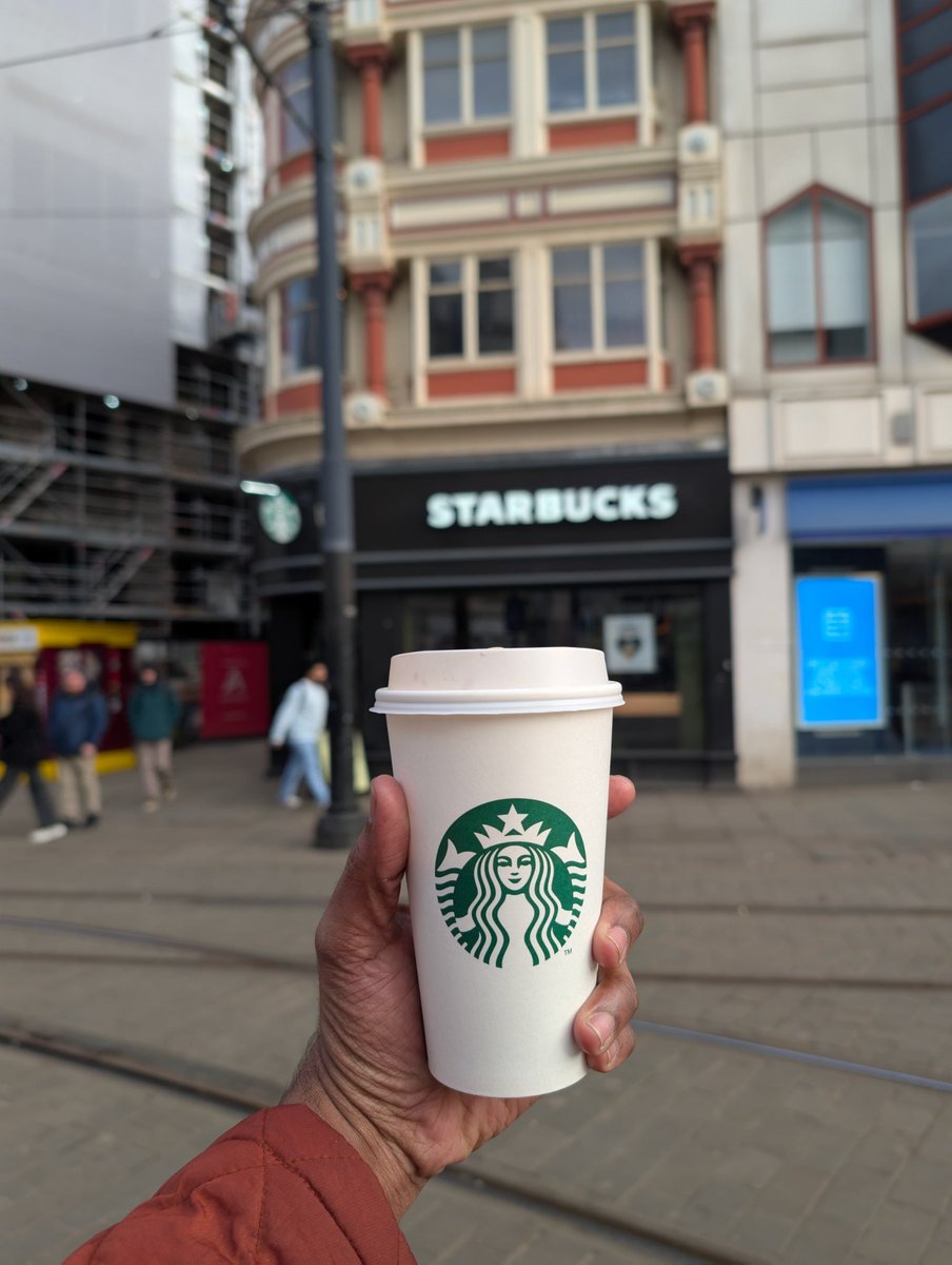 Thanks to <a href="/Beenetworkintl/">Bee Network Official</a>, I found my Valentine🫂, <a href="/StarbucksUK/">Starbucks UK</a>.
A hot brew☕, but cold staff made it fall apart.
Our love was sweet, but now it’s bittersweet💔,
Forced to be single again🚶—thanks to <a href="/Starbucks/">Starbucks</a> staff. #FrothedAndForgotten #ValentinesDay
#mcr
#Starbucks #breakup