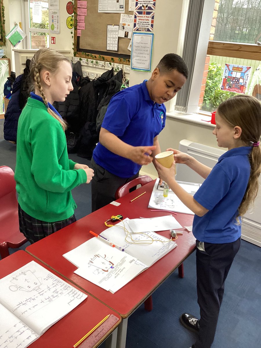 U4StRomero's tweet photo. The children have enjoyed making their very own doodlers in DT! They have explored the different electrical components and their functions and investigated what would be the best way to make their doodler, a lot of trial and error but all successful in the end, well done! https://t.co/vKkXN8jAZr