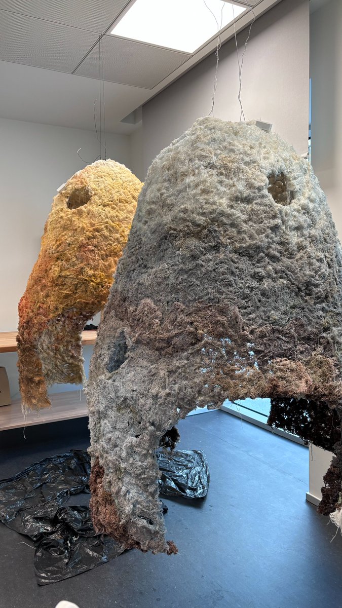UEuropea's tweet photo. Desconectar para volver a conectar. Así se llama el proyecto que han presentado las alumnas del Grado en Diseño Generalista, de #CreativeCampus de la #UniversidadEuropea.
Han desarrollado una instalación artística para #Intergift en @IFEMA. https://t.co/7qA3USM4T1