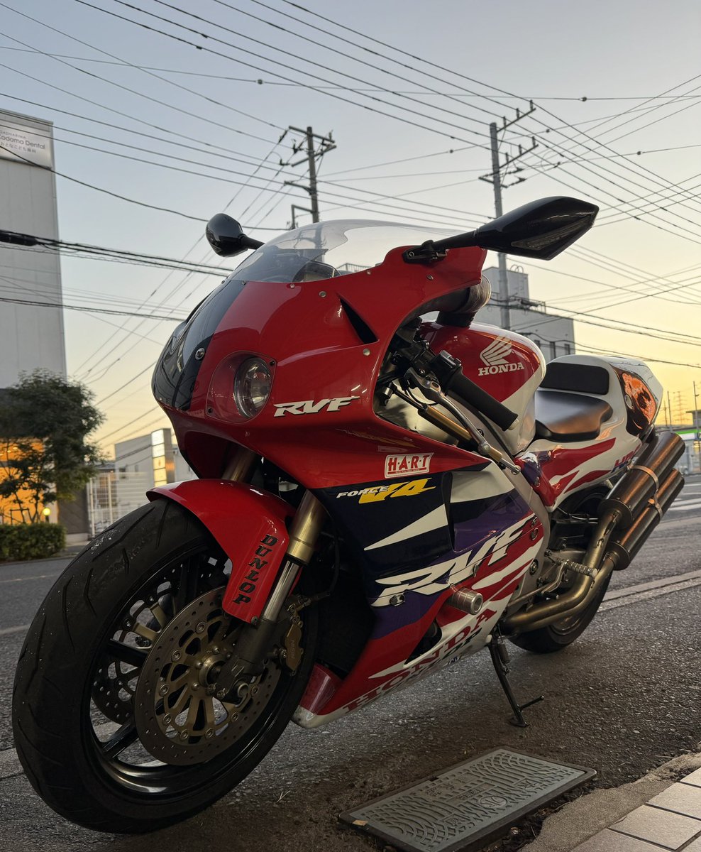 trentasette37_'s tweet image. めっきり見かけなくなりました。😭
#HONDARVF750R
#RC45
#Trentasette37_
#トレンタセッテ37