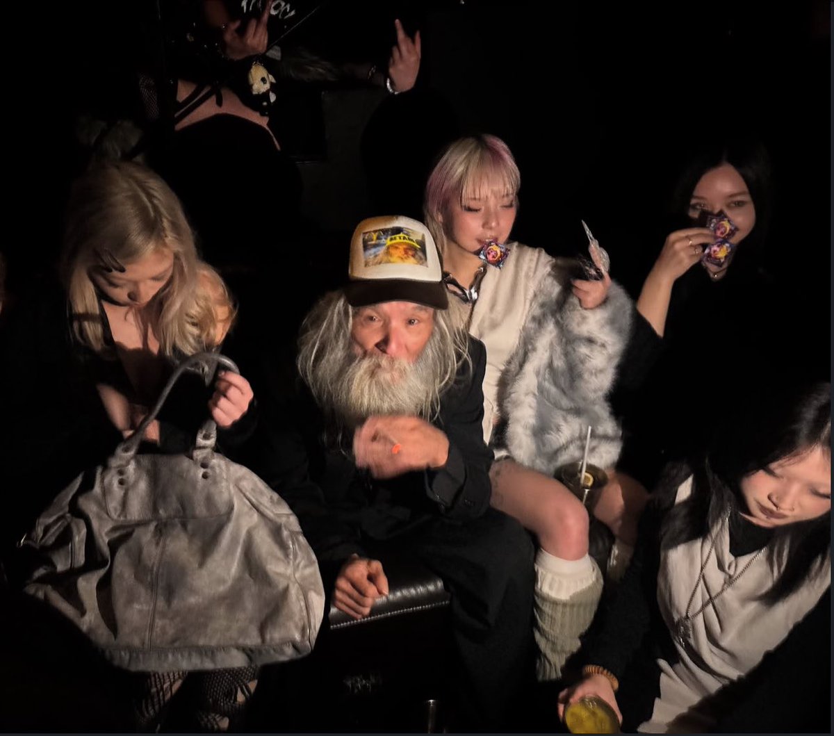 私はオフ・ザ・クロックのとき、別の藤本です。