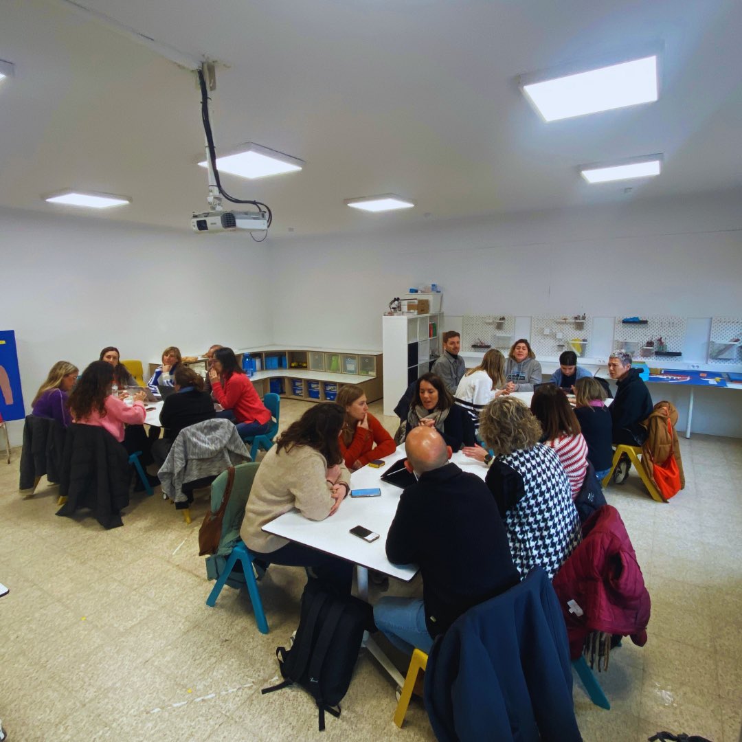 FTrams's tweet image. Ahir es va realitzar la reunió de caps d’etapa i docents de primària d’escoles Tr@ms a l’Escola Rocaprevera.
 
Moltes gràcies a Rocaprevera per l’acollida i organització, i a tots els assistents per fer la jornada encara més enriquidora.
 
#sharetolearn #compartirpeeaprendre