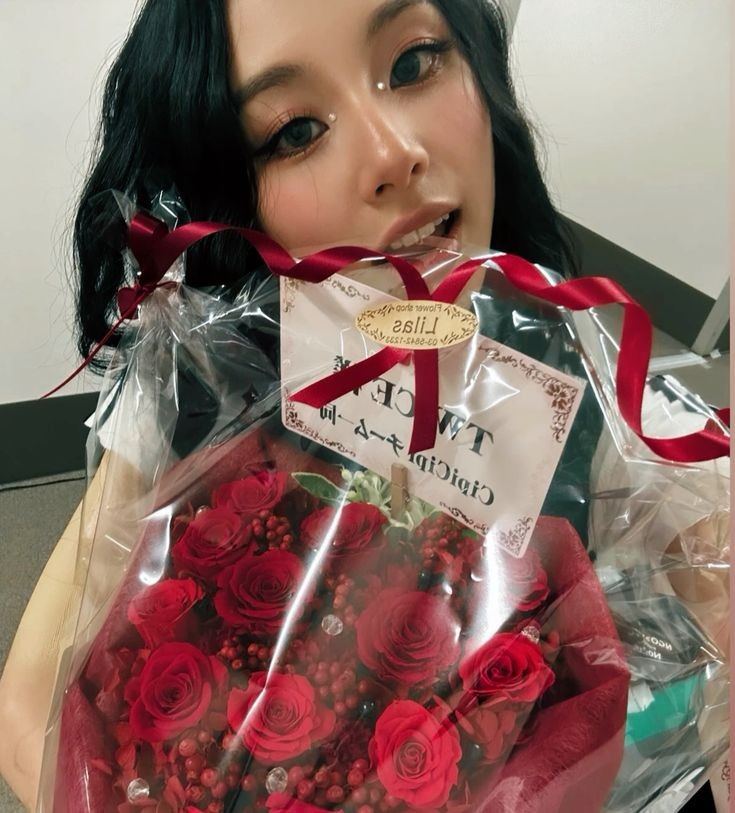 GOOD MORNING!

happy valentine's day to everyone. your local florist has to run a couple of errands to prepare for deliveries, but rest assured that #Xuletines25 bouquets are coming soon. love y'all!