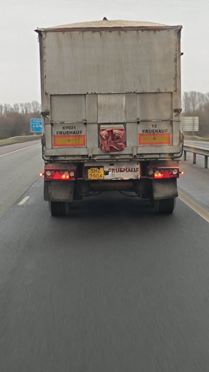 theskoots's tweet photo. @TrafficwatchNI idiot on the M1 that pulled into the overtaking lane whilst doing approx 55mph. The vehicle that I'm a passenger in was doing 70mph so the driver had to break hard to avoid a collision https://t.co/lXaAeyKw0F