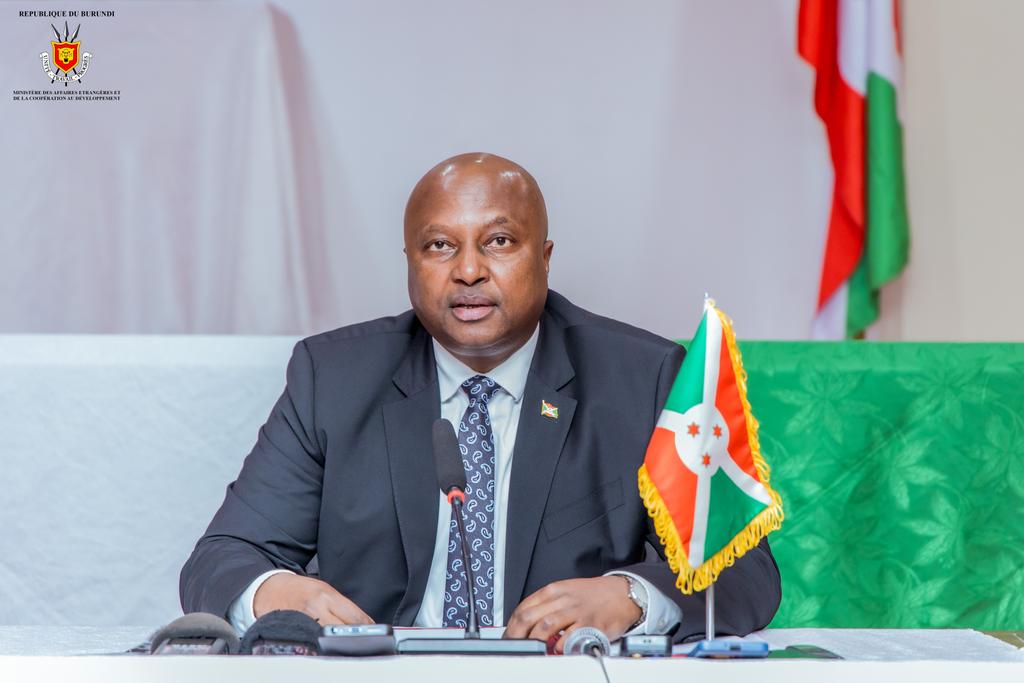 Veuillez cliquer sur le lien ci-dessous pour accéder au 
Discours de Son Excellence l’Ambassadeur Albert SHINGIRO, Ministre des Affaires Etrangères et de la Coopération au Développement du Burundi à l'occasion de la 46ème Réunion du Conseil Exécutif de  l’Union Africaine sur le