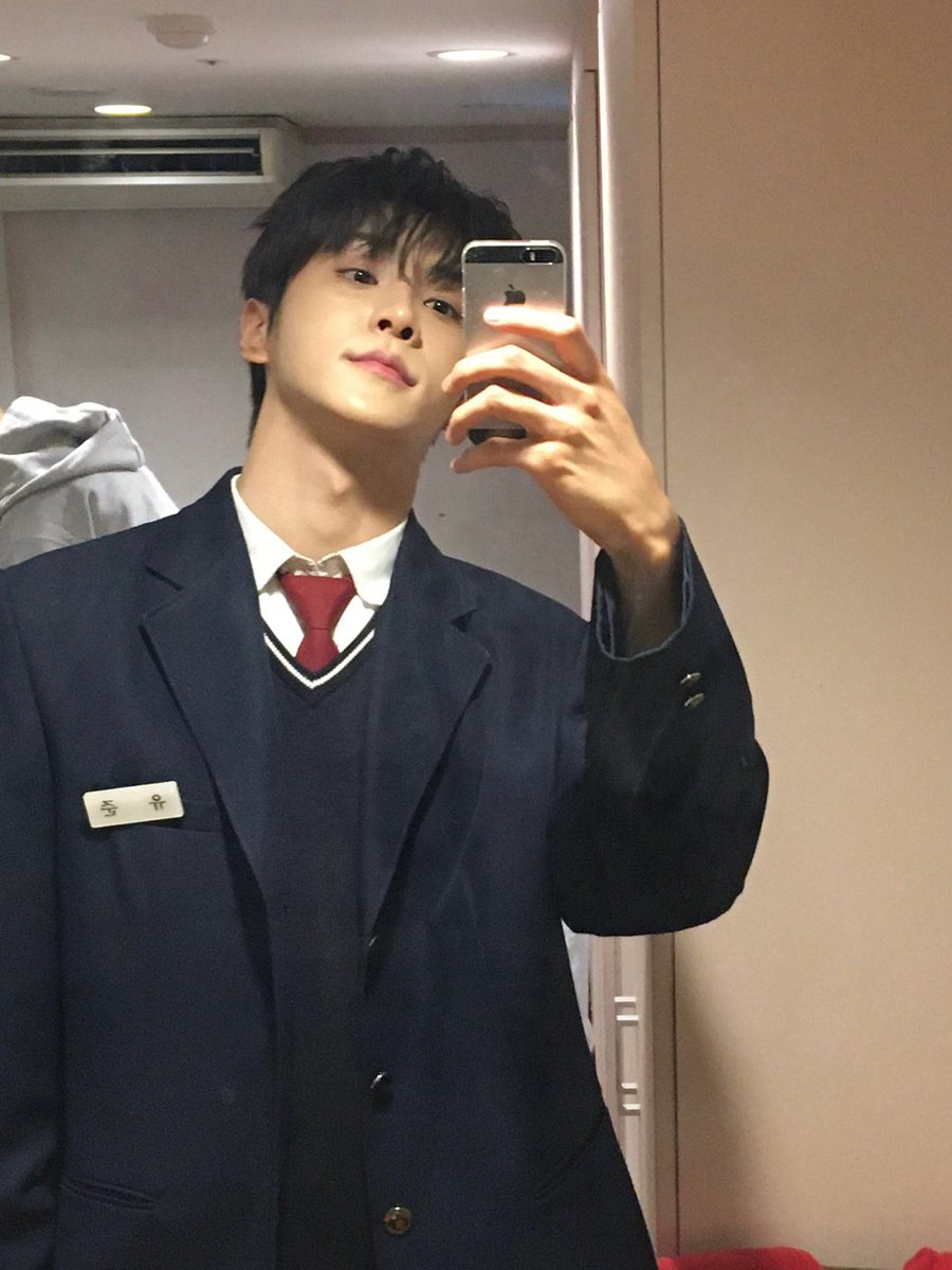BAE173_member's tweet photo. [#유준]

😪

#BAE173 #비에이이173
#YOOJUN https://t.co/a0PCbhHm01